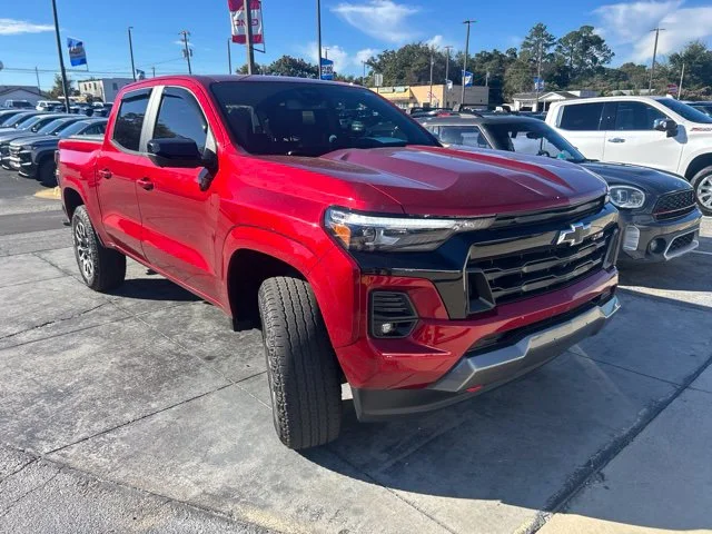 Used 2023 RADIANT RED TINTCOAT Chevrolet 4WD Z71 image 2