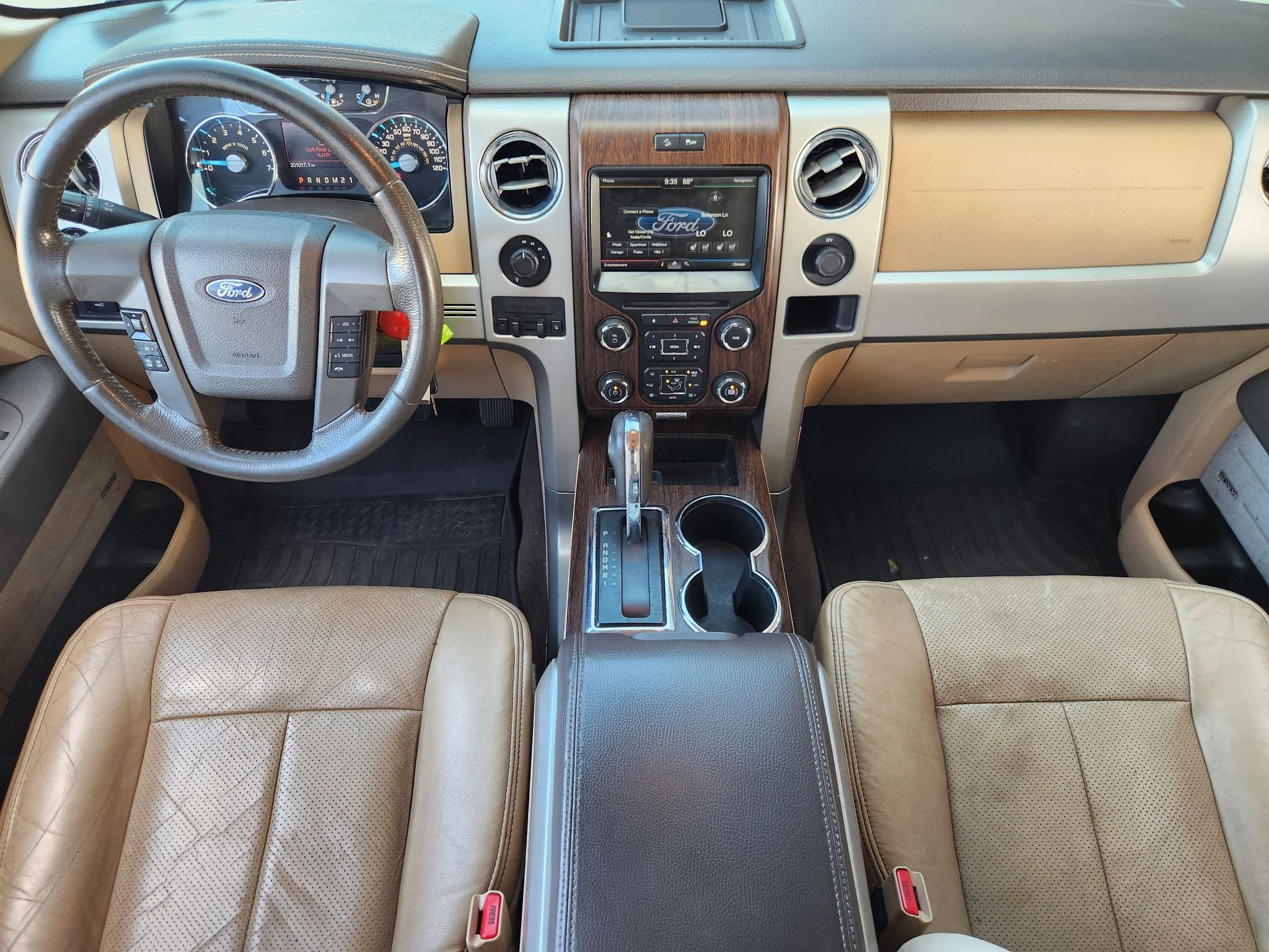 Used 2013 White Platinum Metallic Tri-Coat Ford Lariat image 27
