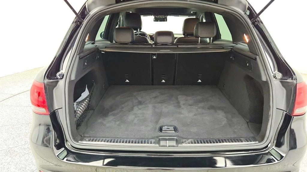 Used 2022 Black Mercedes-Benz GLC 300 SUV w/ Panorama Sunroof & Digital Instrument Cluster image 20