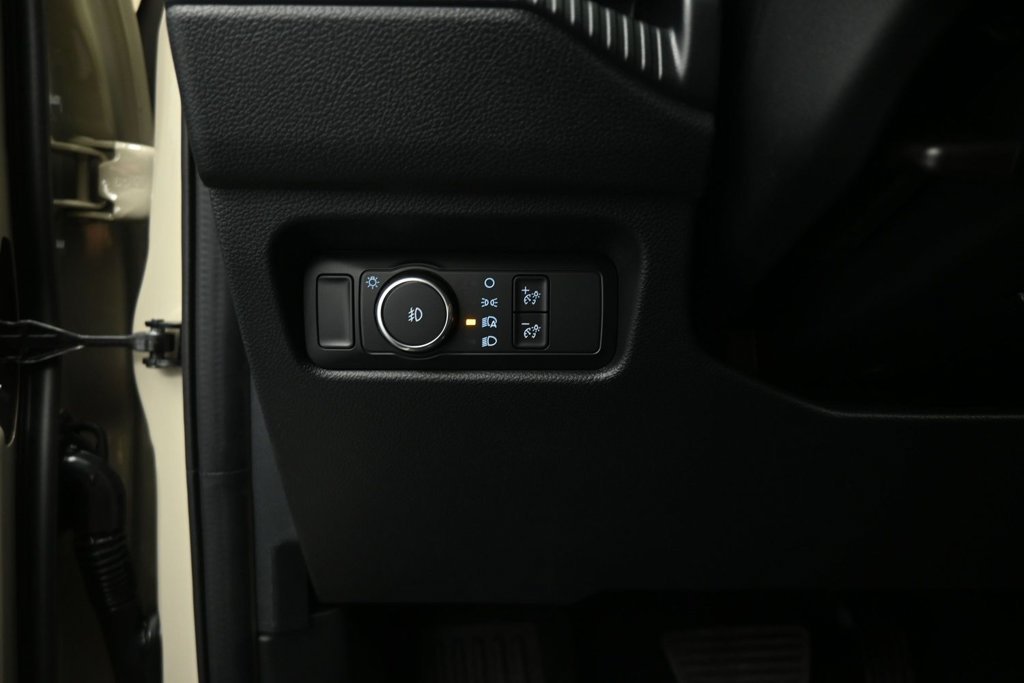 New 2026 Desert Sand Ford XLT image 9
