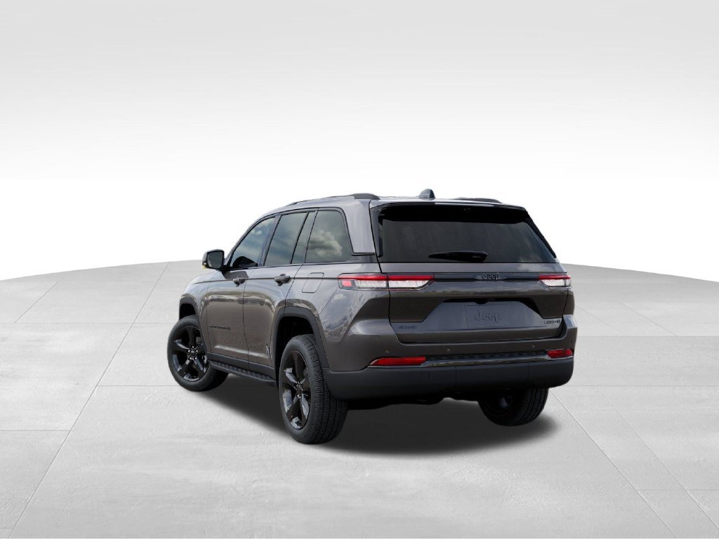 Used 2025 Gray Jeep Limited image 3