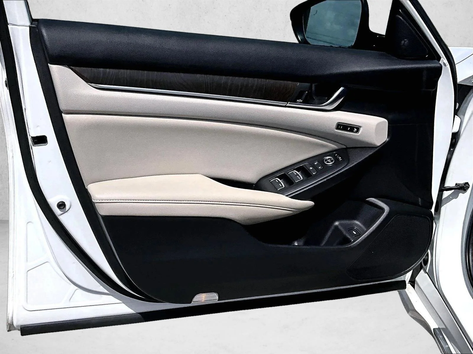 Used 2021 Platinum White Pearl Honda Touring image 17