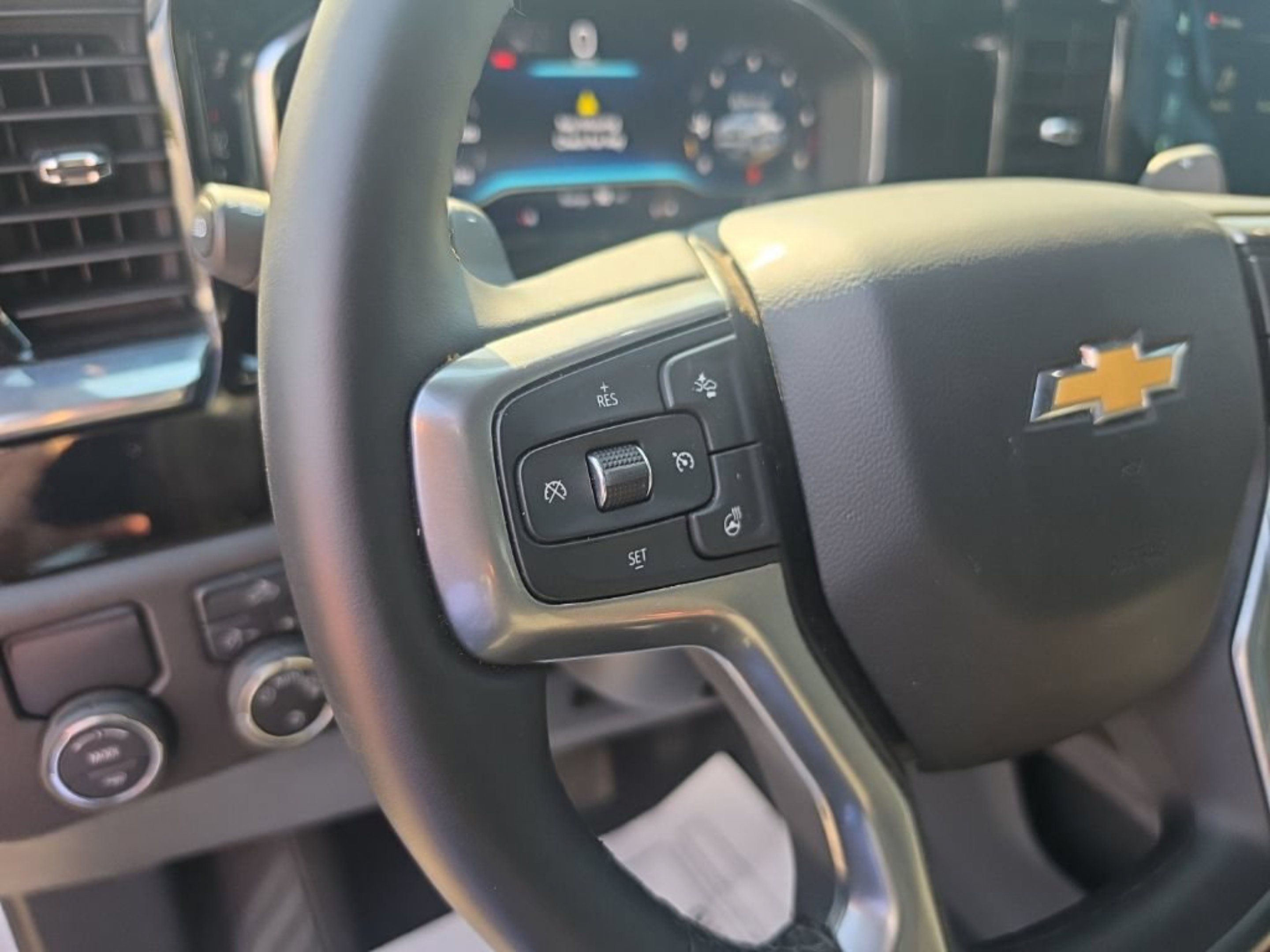 Used 2025 Summit White Chevrolet LT image 14