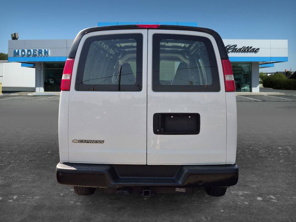 Used 2019 Summit White Chevrolet CARGO image 4