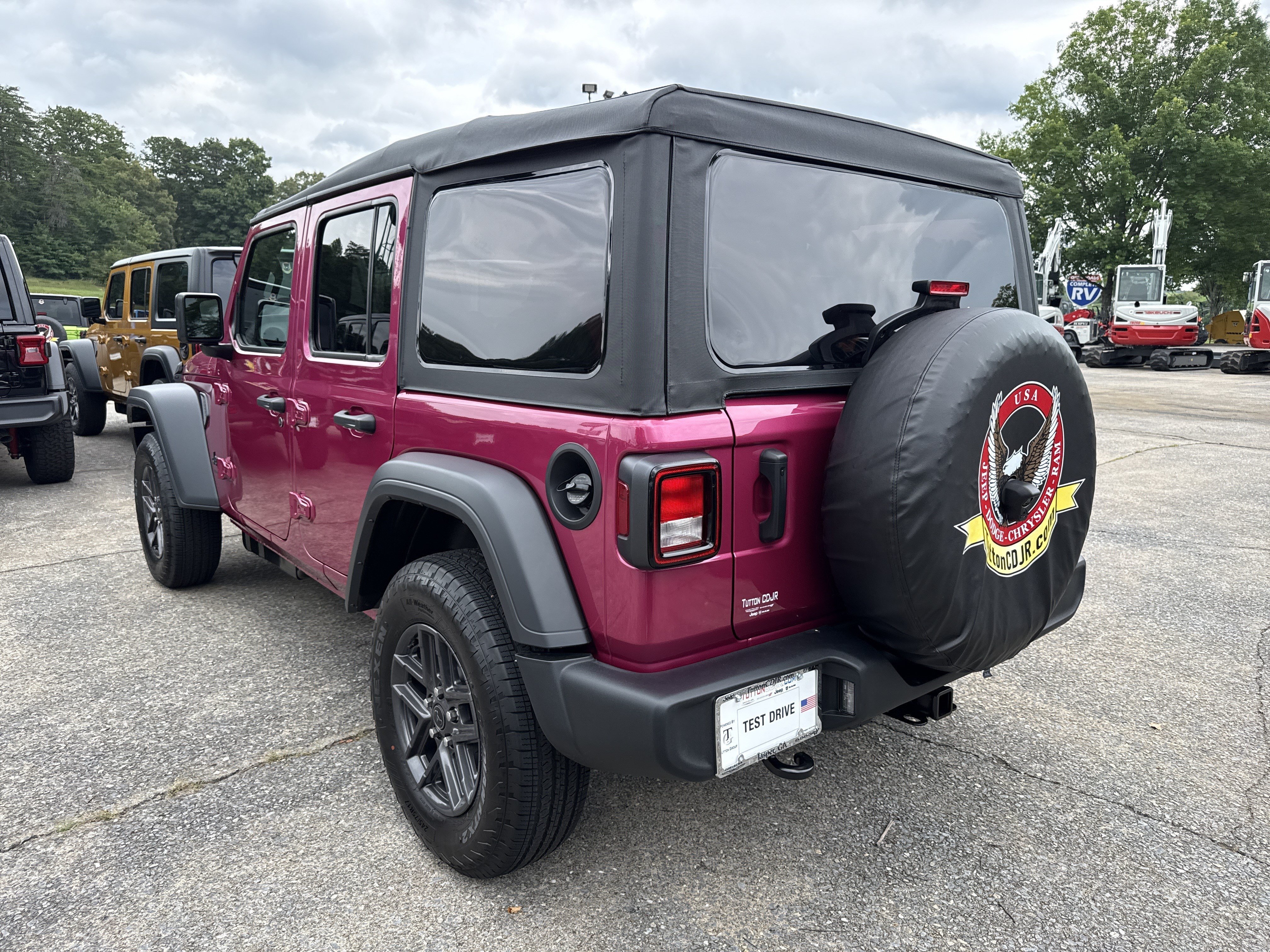 New 2026 Tuscadero Pearlcoat Jeep Sport S image 5