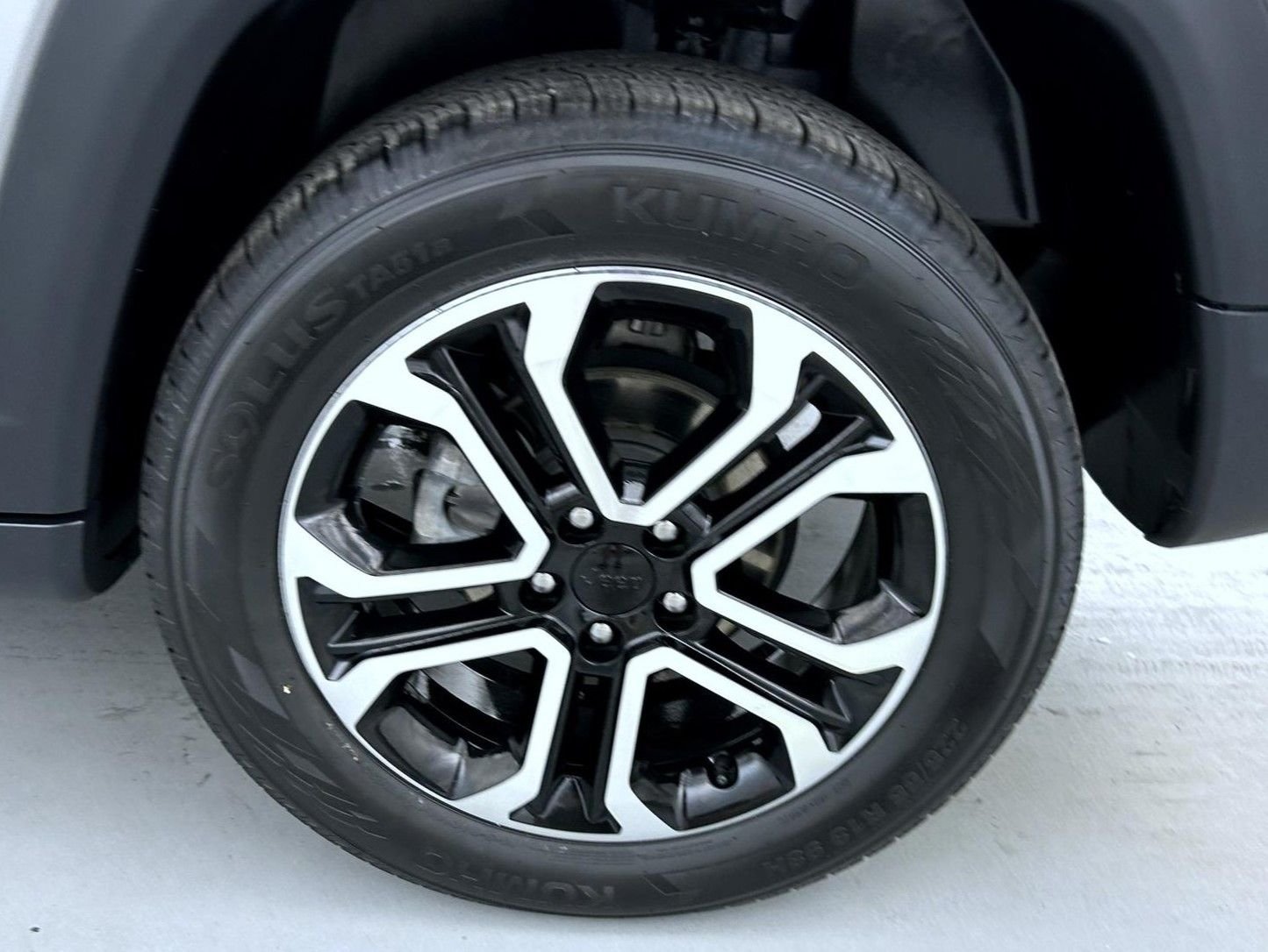 Used 2022 Silver Jeep Limited image 23