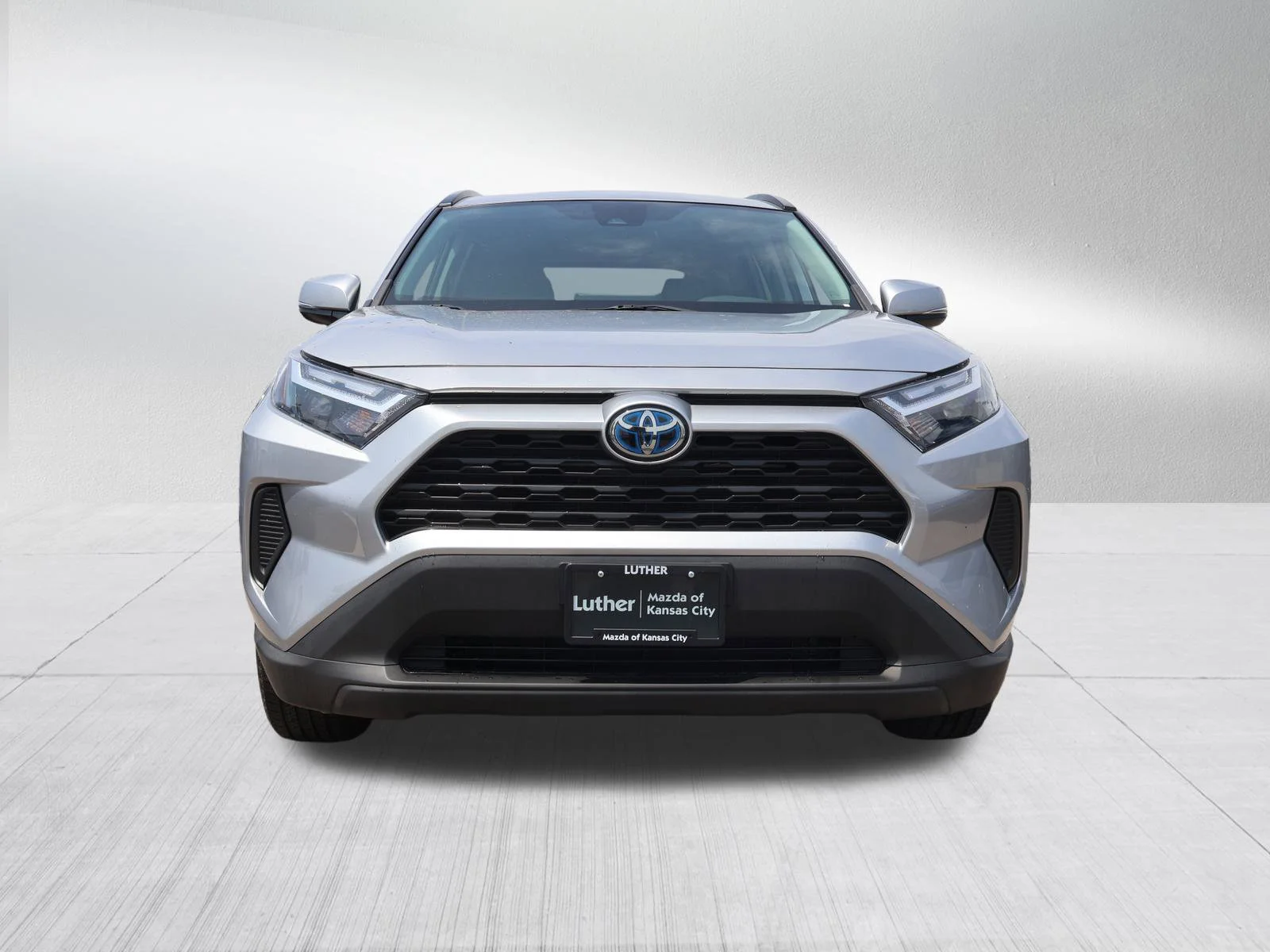 Used 2022 Toyota RAV4 XLE with VIN 4T3RWRFV8NU052251 for sale in Kansas City