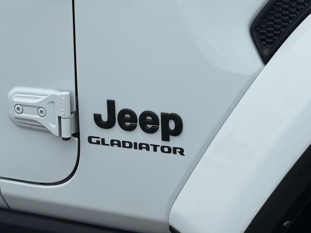 Used 2022 White Jeep Willys image 10
