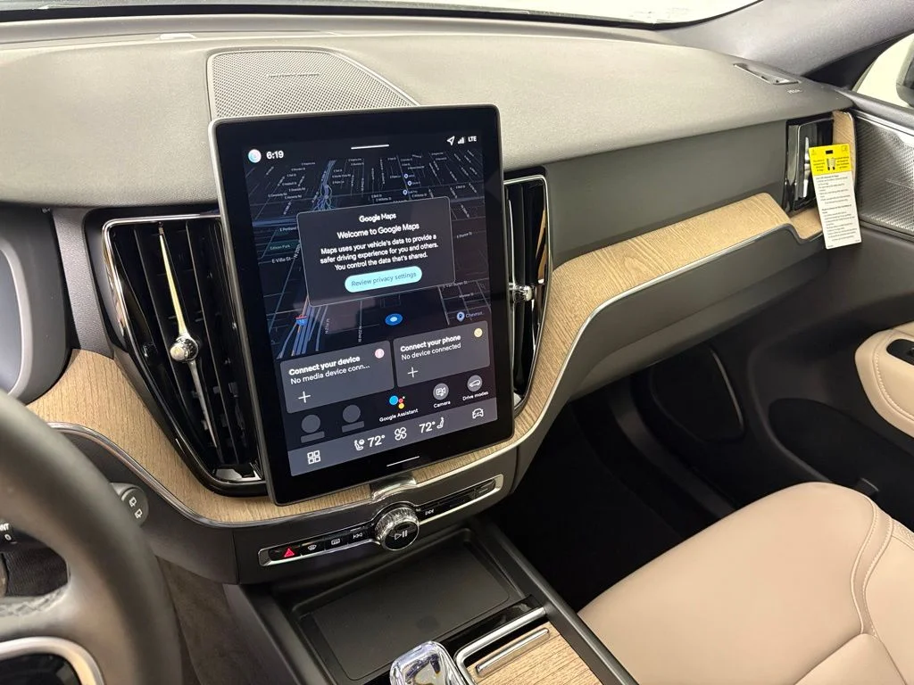 2026 Volvo XC60 Plus - Photo 25