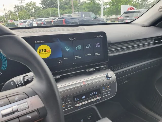 Used 2025 White Hyundai SEL image 24