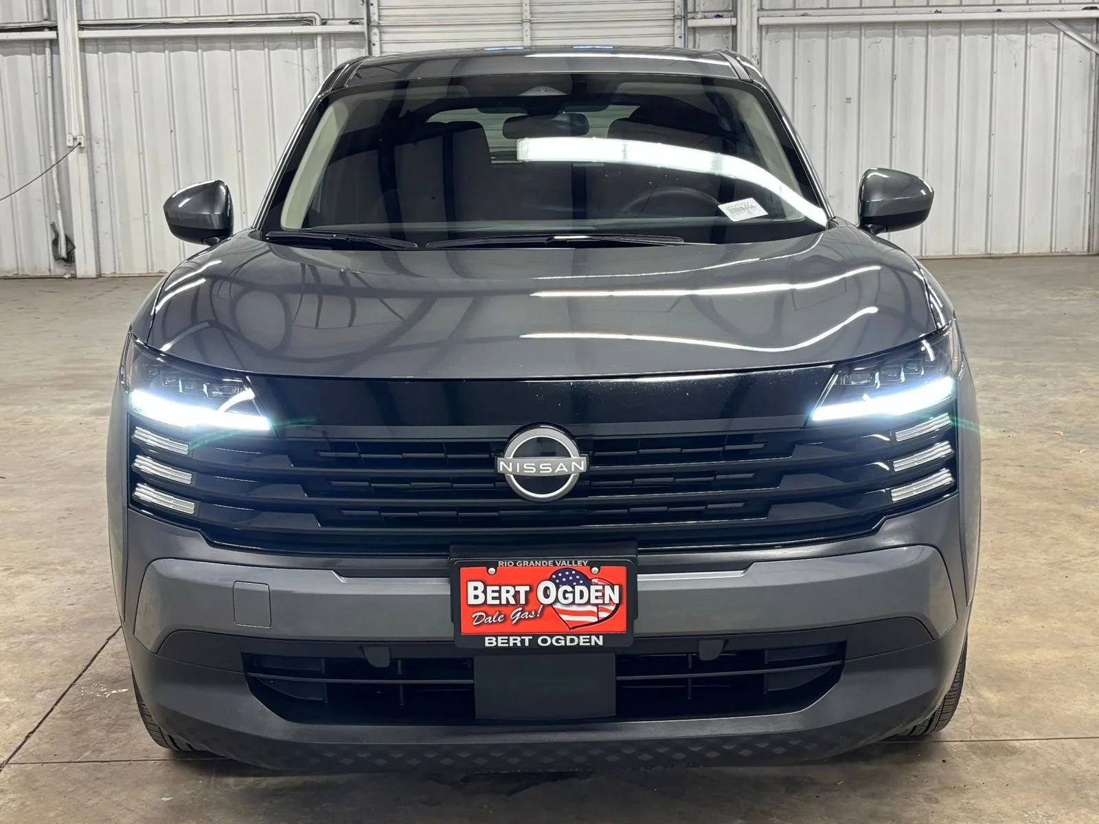 Used 2025 Gray Nissan SV image 2