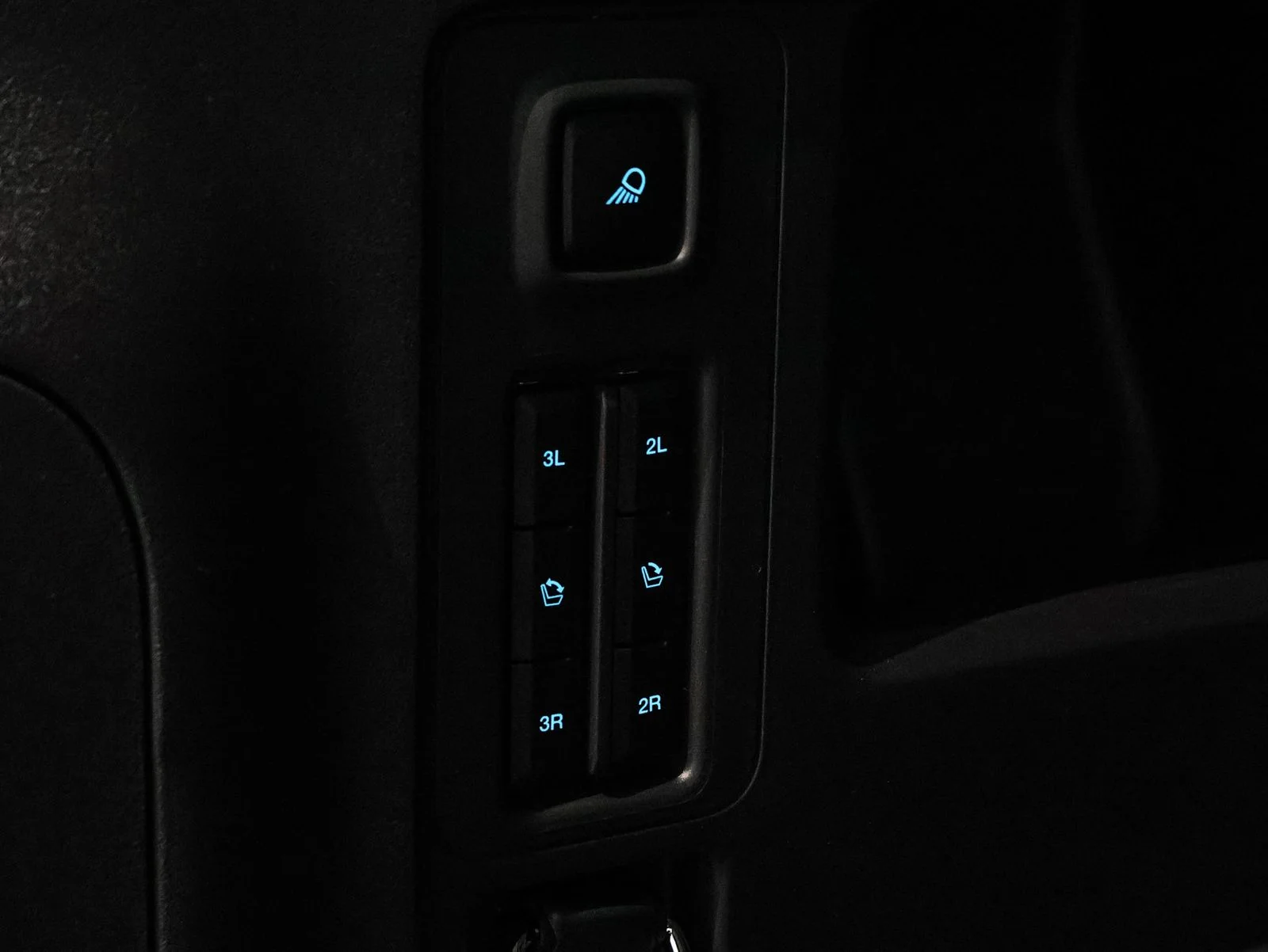 New 2026 Agate Black Metallic Ford MAX Platinum® image 18