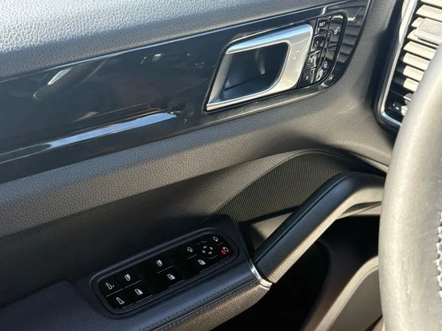 Used 2019 Black Porsche Base image 13