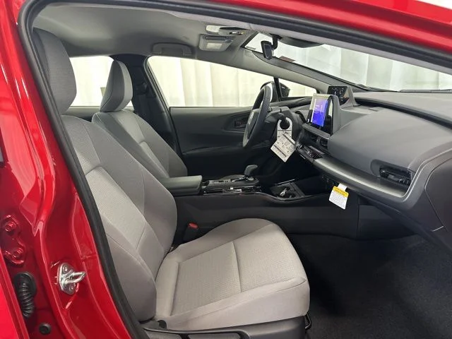 2026 Toyota Prius LE - Photo 17