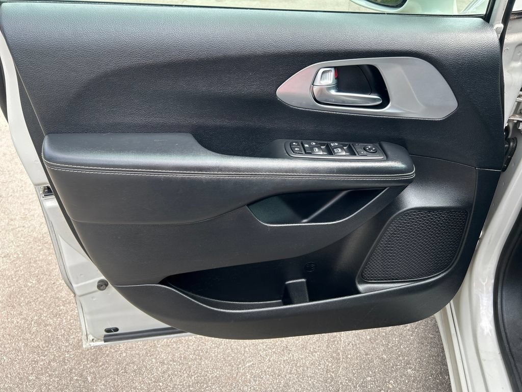 2020 Chrysler Pacifica Touring - Photo 19