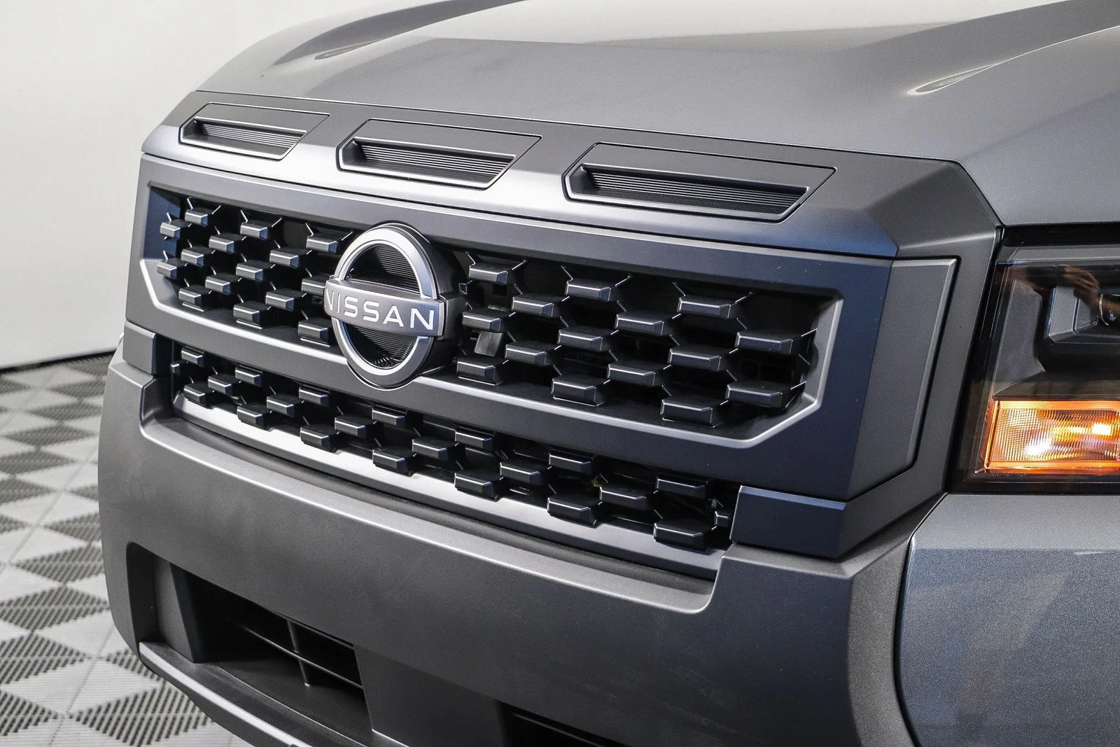 New 2027 Gray Nissan S image 5