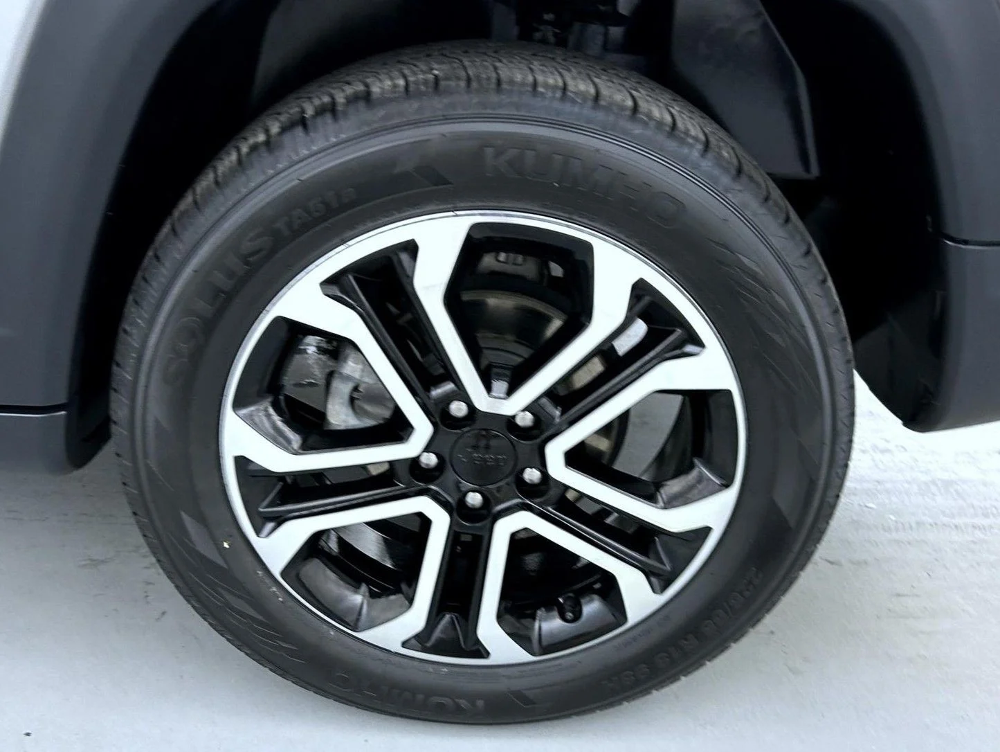 Used 2022 Silver Jeep Limited image 23