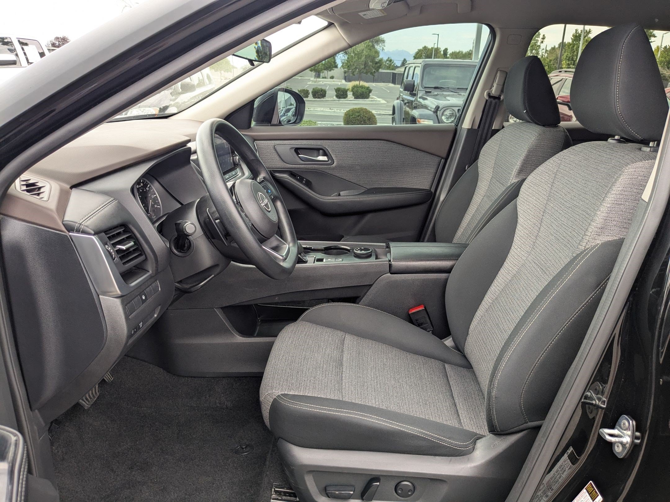 Used 2023 Super Black Nissan SV image 15