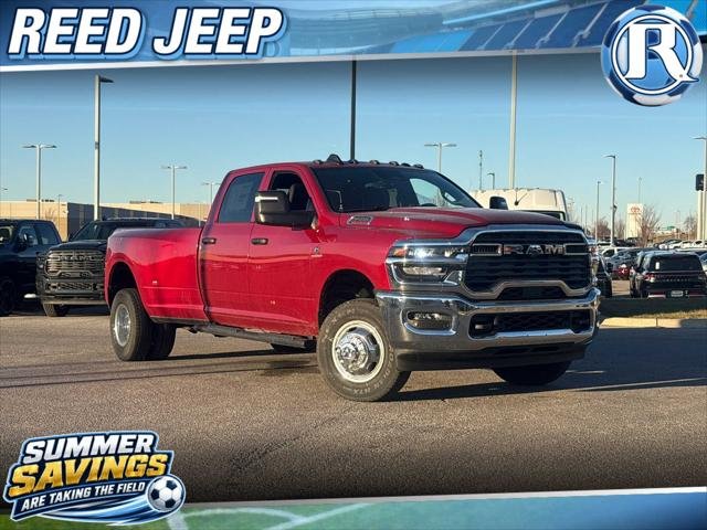 New 2026 Molten Red Pearl-Coat Exterior Paint RAM TRADESMAN image 1