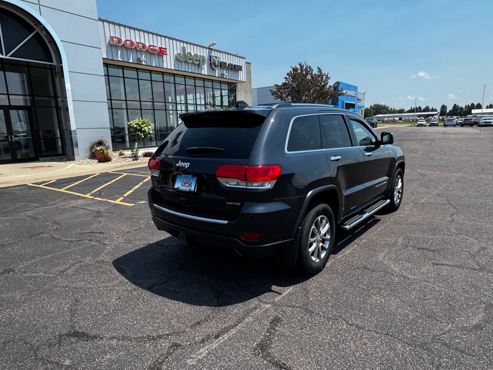 Used 2016 Steel Metallic JEEP Limited image 9