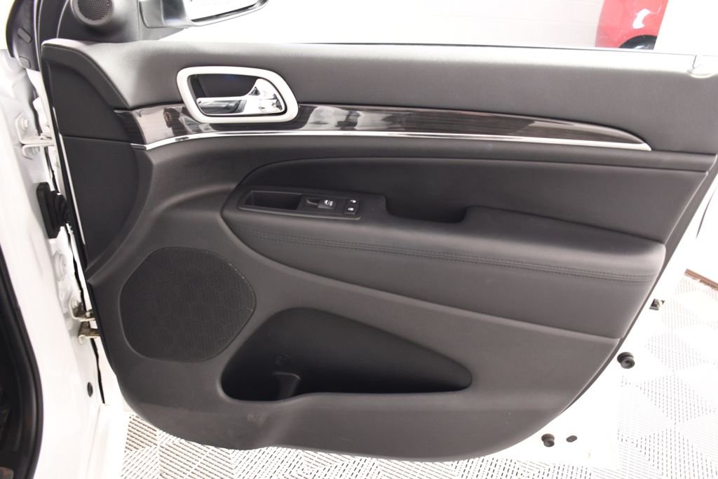 Used 2015 Bright White Clearcoat Jeep Overland image 18