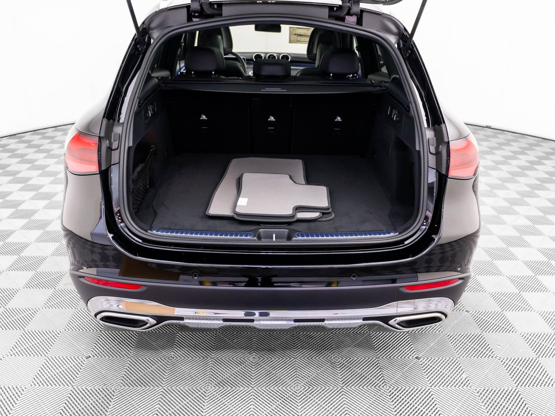 Used 2026 Black Mercedes-Benz GLC 300 image 34