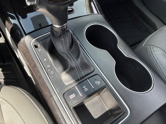Used 2016 White Kia EX image 24
