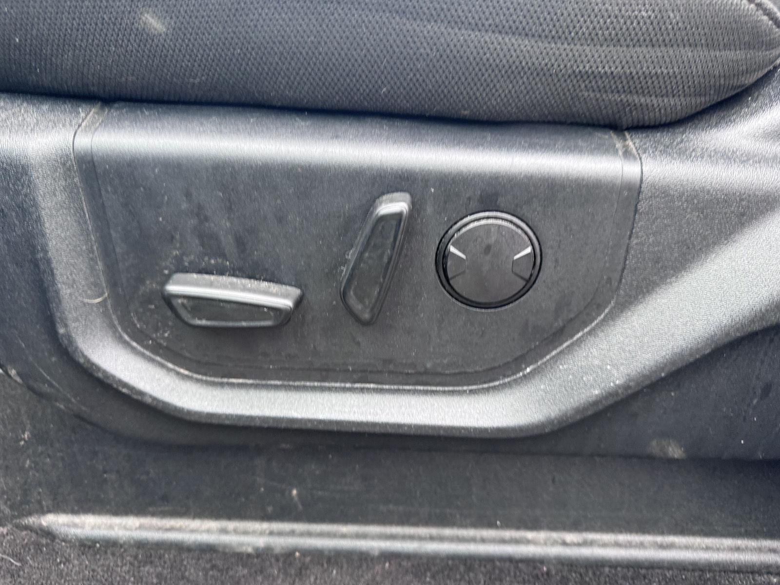 Used 2019 Velocity Blue Ford XLT image 12