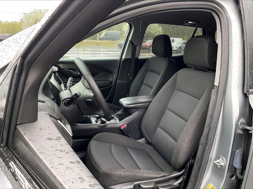 Used 2024 Silver GMC SLE image 10