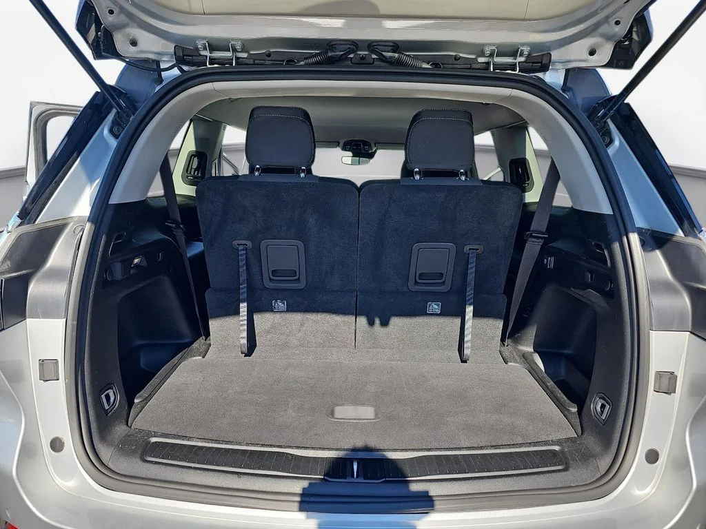 Used 2023 Silver Jeep Laredo image 13