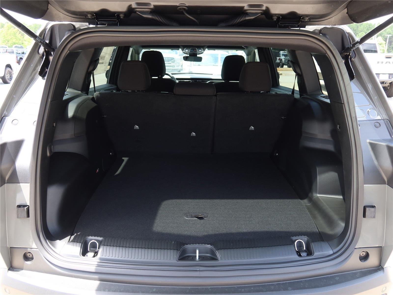 New 2026 Sting-Gray Clear-Coat Exterior Paint Jeep Laredo image 5