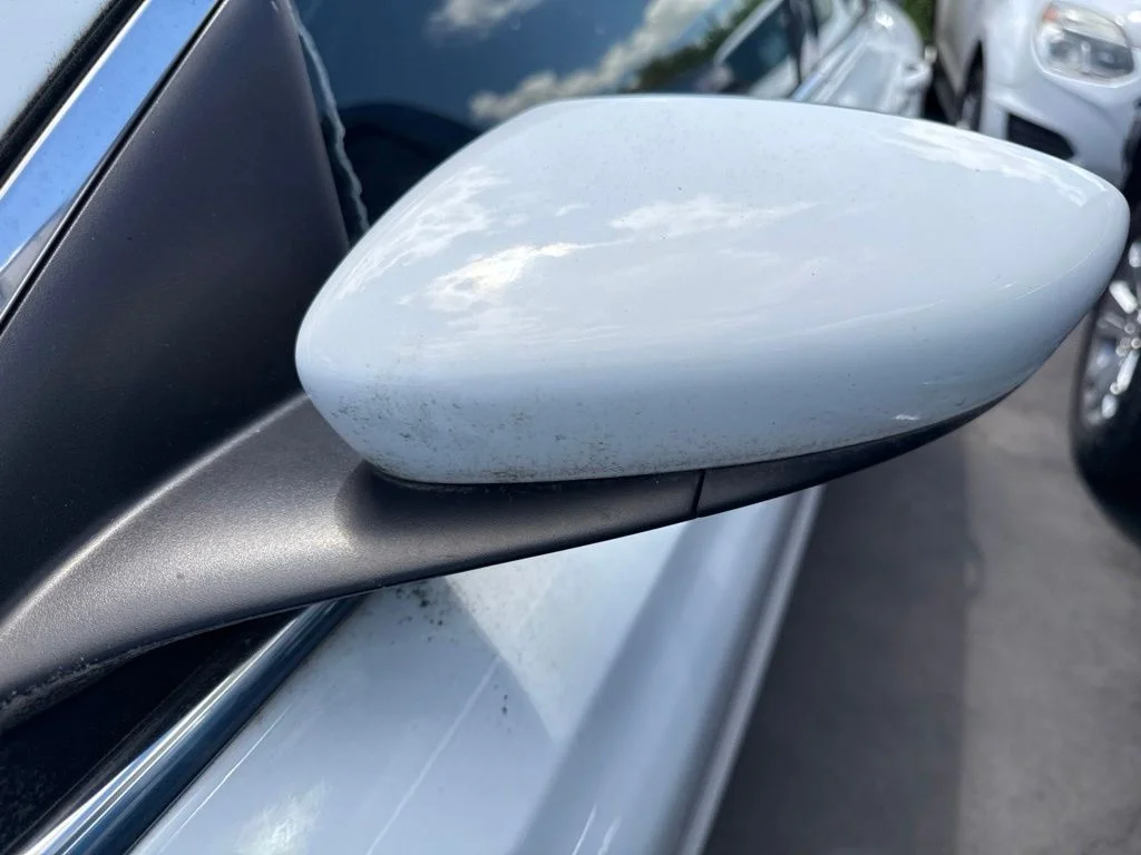 Used 2016 White Chrysler Limited image 10