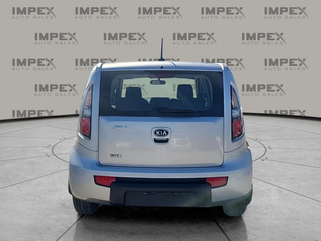 Used 2010 Silver Kia Base image 4