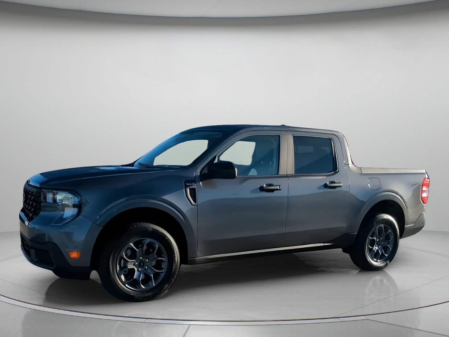New 2026 Carbonized Gray Metallic Ford XLT image 11