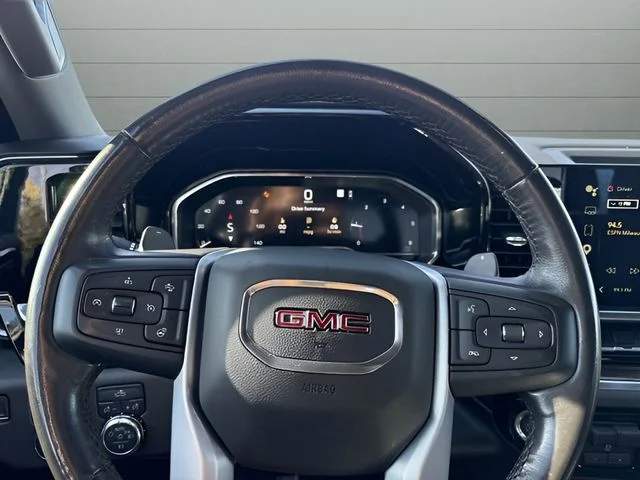 Used 2022 Silver GMC Elevation image 13