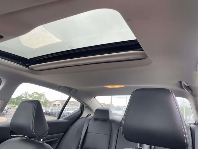 Used 2019 Blue Nissan 2.5 Platinum image 13