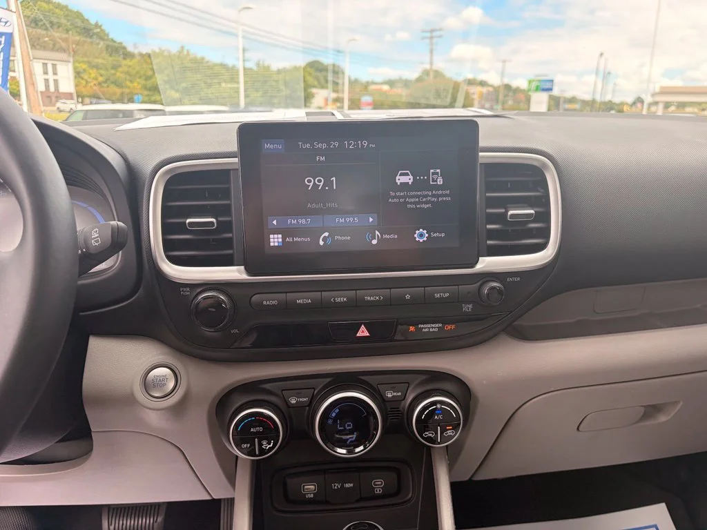 Used 2024 Onyx Black Hyundai SEL image 17