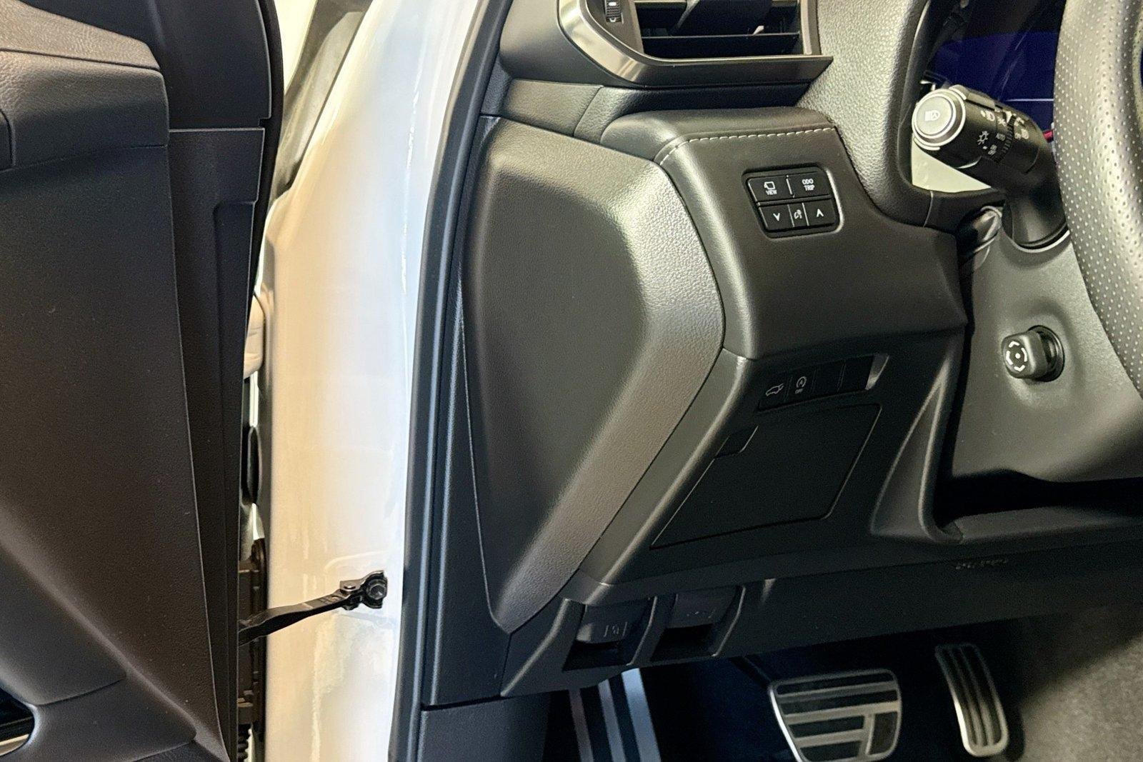 Used 2024 White Lexus LX 600 F SPORT image 10