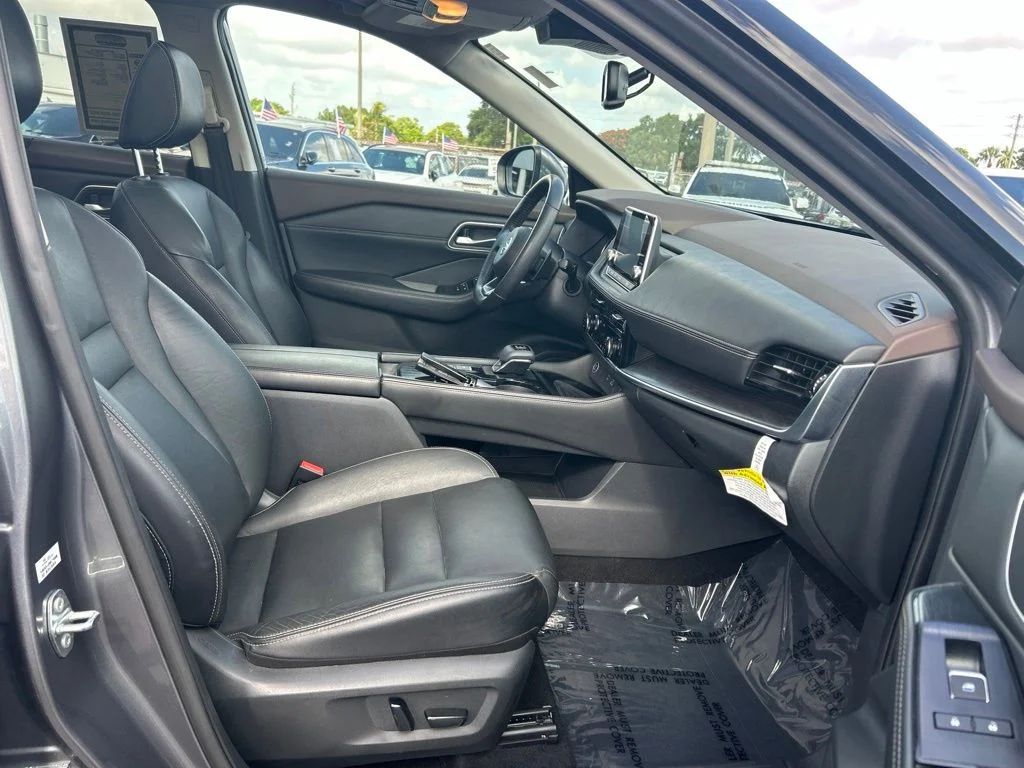 Used 2021 Gray Nissan SL image 23
