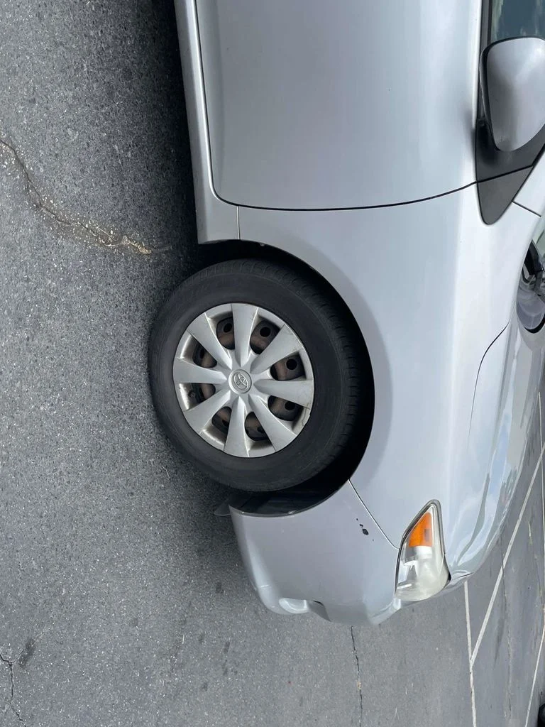 Used 2010 Silver Toyota LE image 10