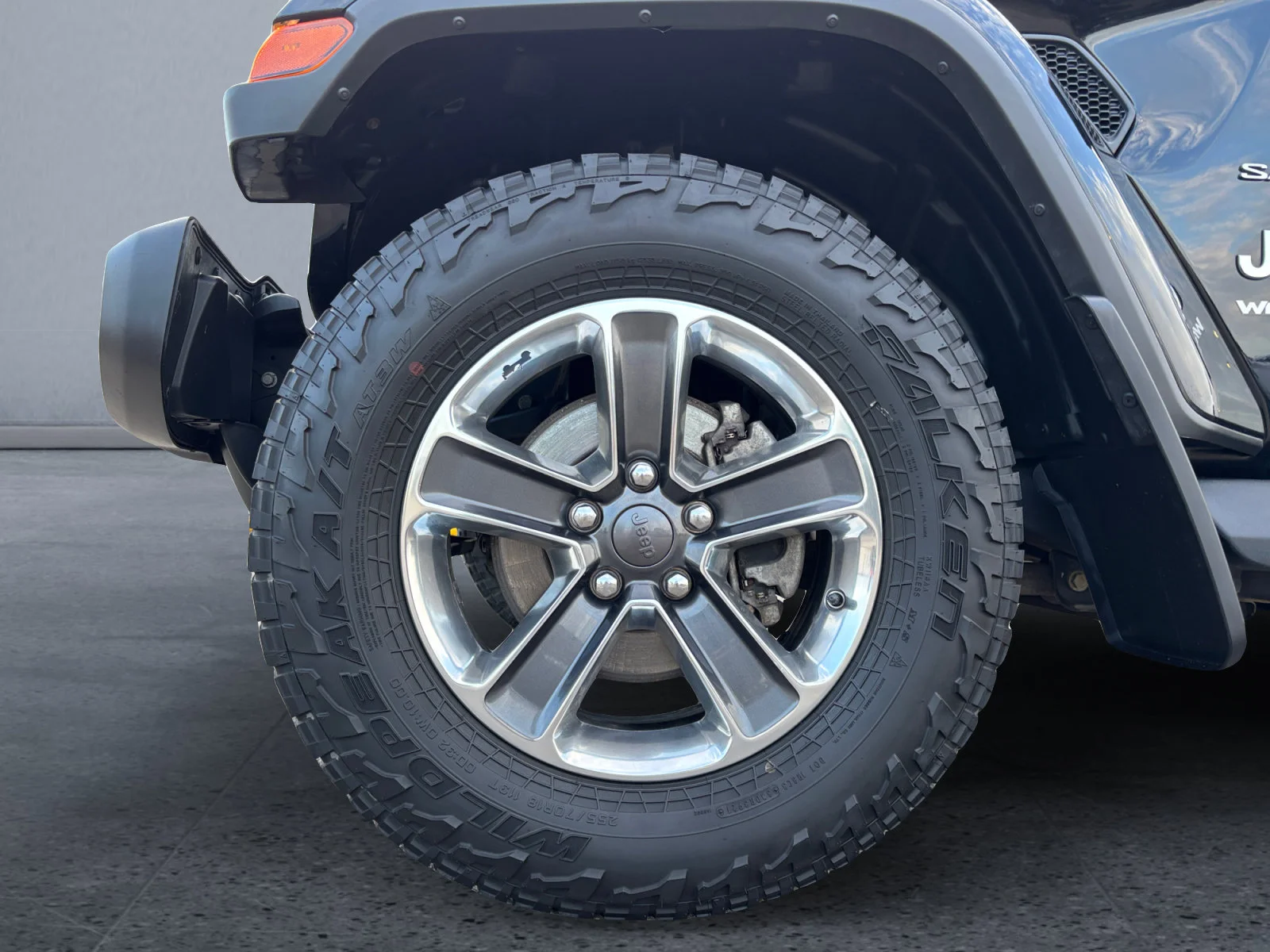 Used 2018 Black Jeep Sahara image 9