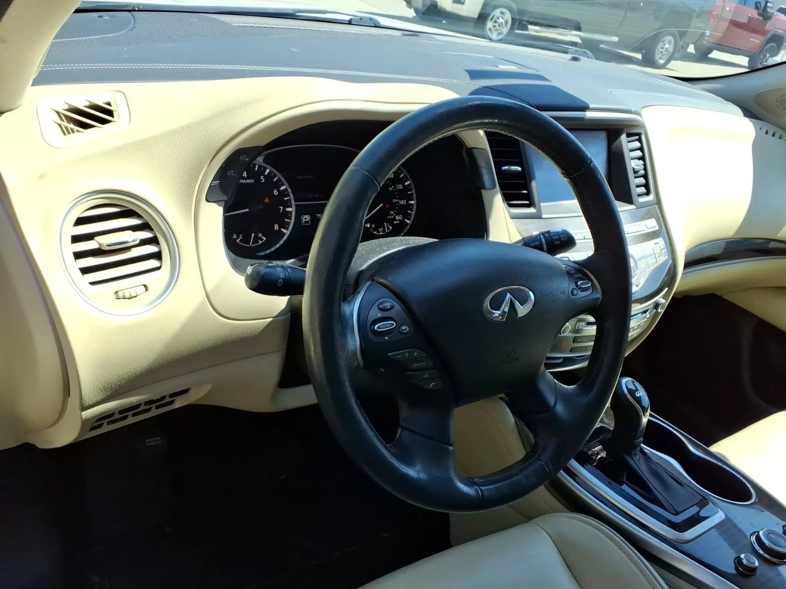 Used 2019 Majestic White INFINITI LUXE image 8
