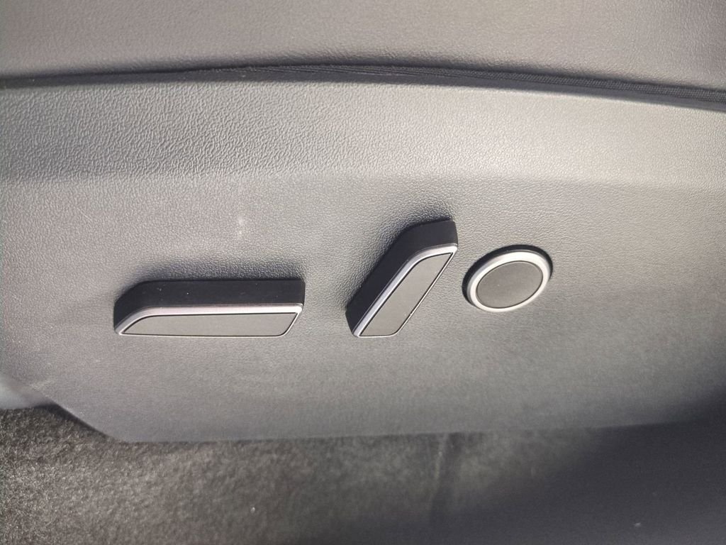2023 Tesla Model Y Long Range - Photo 23