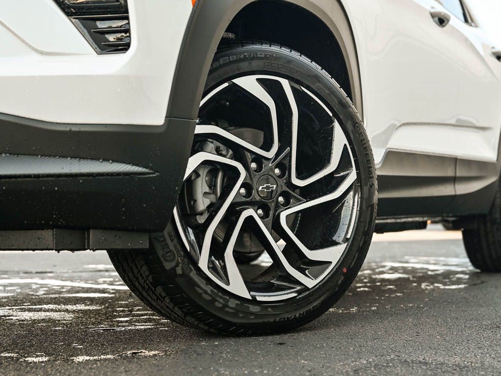 New 2026 Iridescent Pearl Tricoat Chevrolet RS image 5