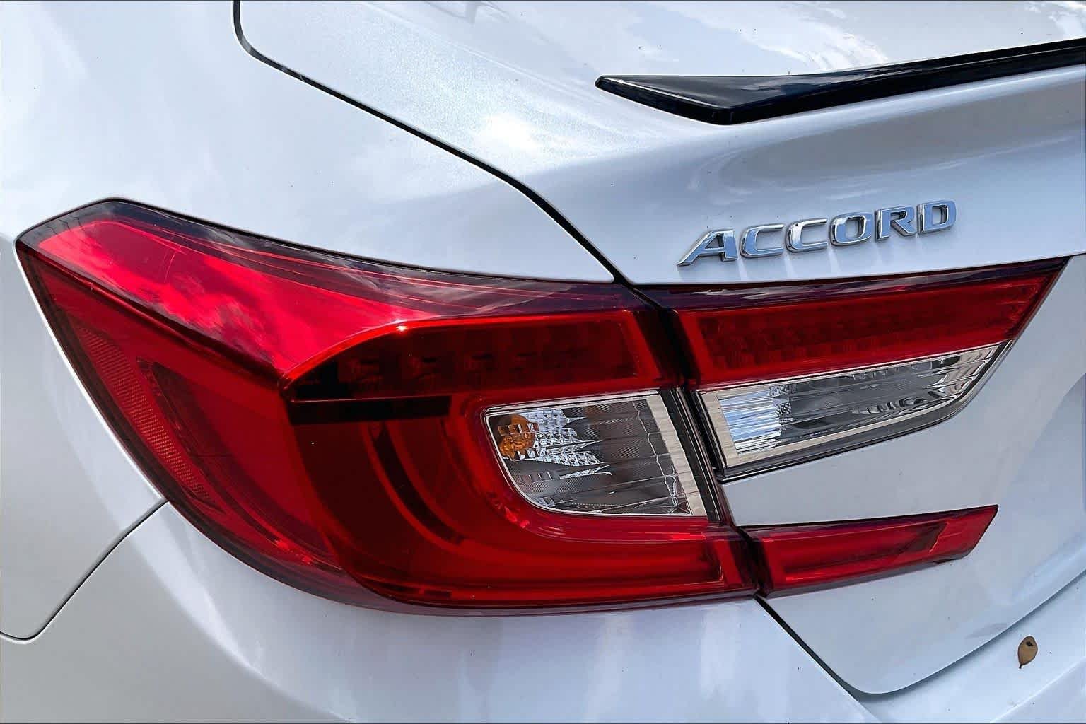 Used 2022 Platinum White Pearl Honda Sport image 28