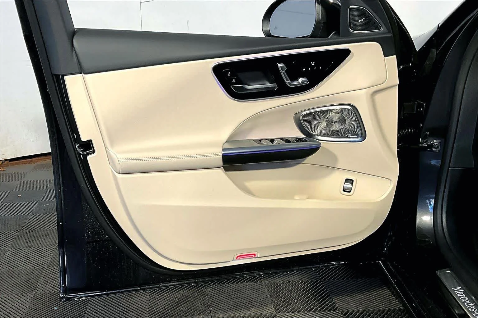 New 2026 Graphite Grey Metallic Mercedes-Benz C 300 image 11
