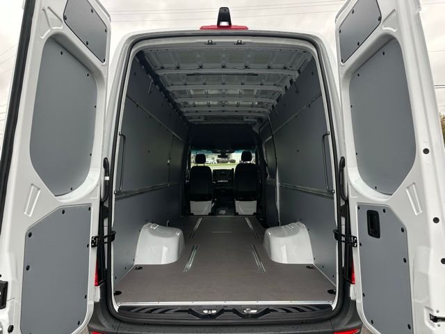 New 2026 Arctic White Mercedes-Benz Cargo 170 WB image 33