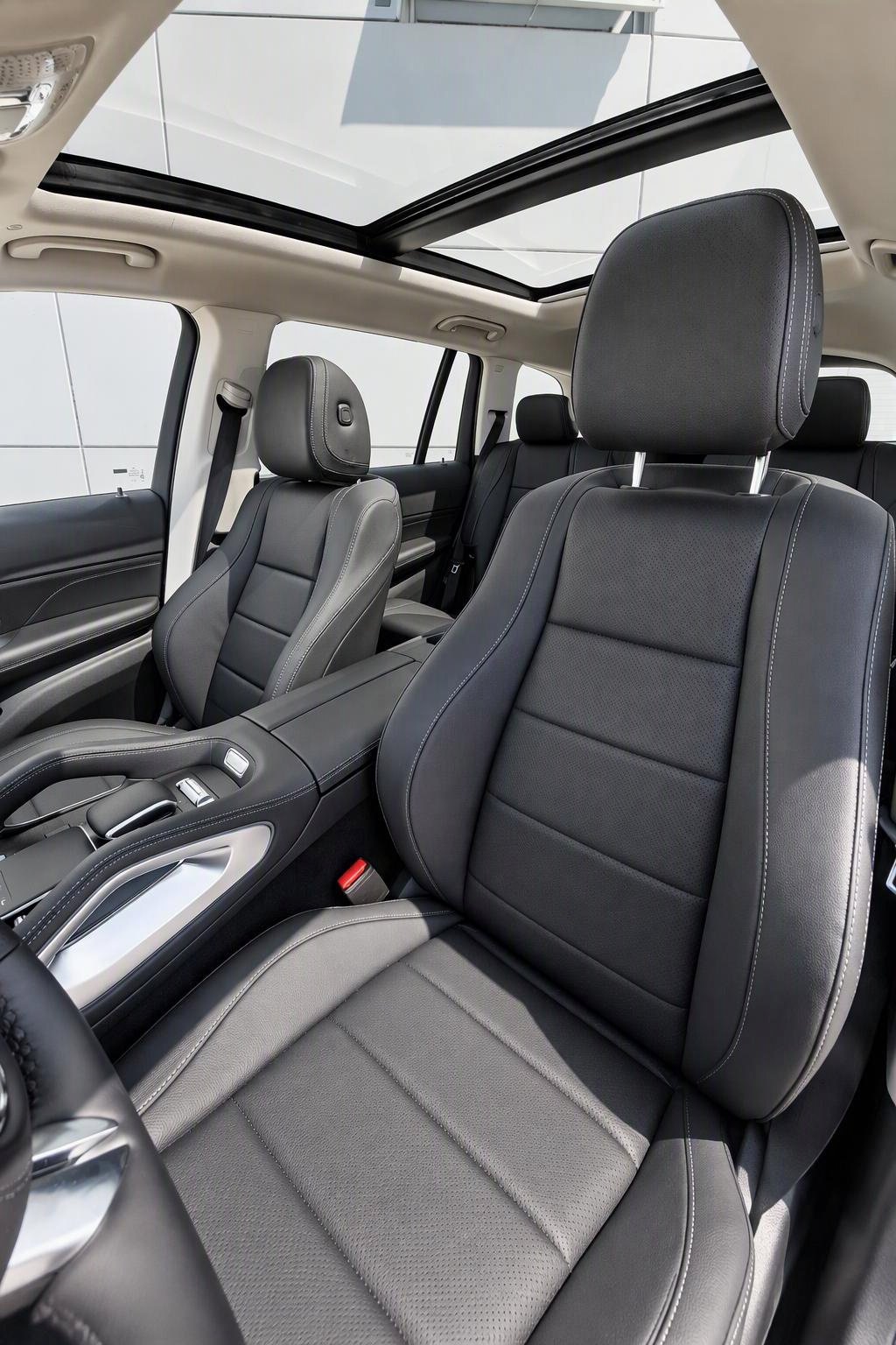 New 2026 Selenite Grey Metallic Mercedes-Benz GLS 450 image 4