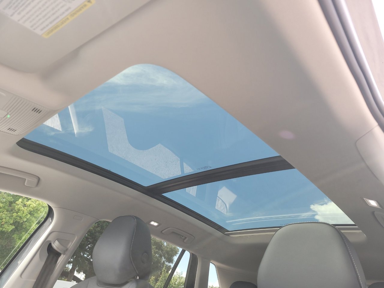 New 2026 Platinum Gray Metallic Volkswagen SE image 18