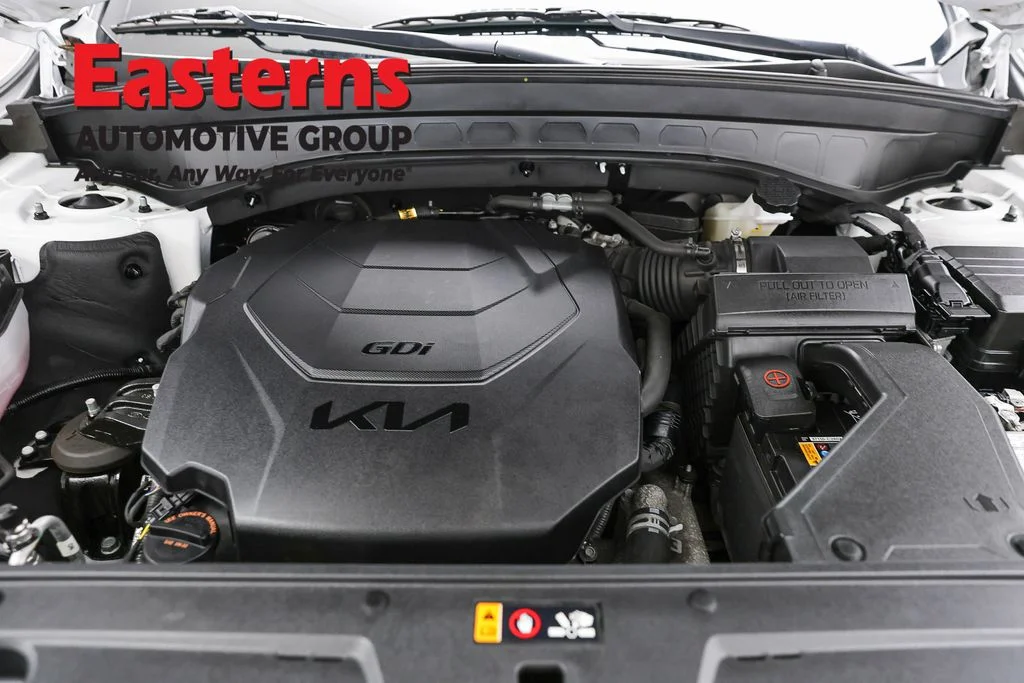 Used 2023 White Kia S image 7